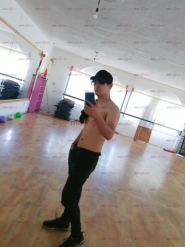 FOTOS DE JOVEN DELGADO LIMPIO. Y DISCRETO (SOLO MUJERES NO GAYS))