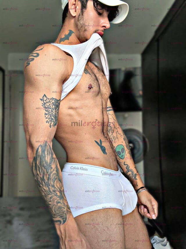 FOTOS DE VICTOR EVANZ ,CHICO FIT CON GANAS DE EXPERIMENTAR SU SEXUALIDAD