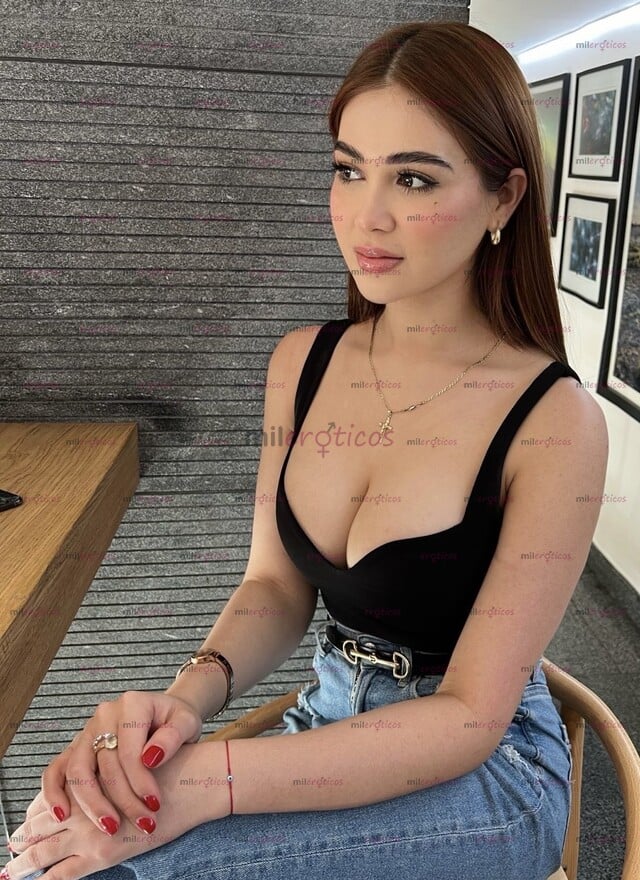 FOTOS DE HERMOSA Y MUY FEMENINA ,MUCHO MÁS DELICIOSA QUE TUS SUEÑOS.