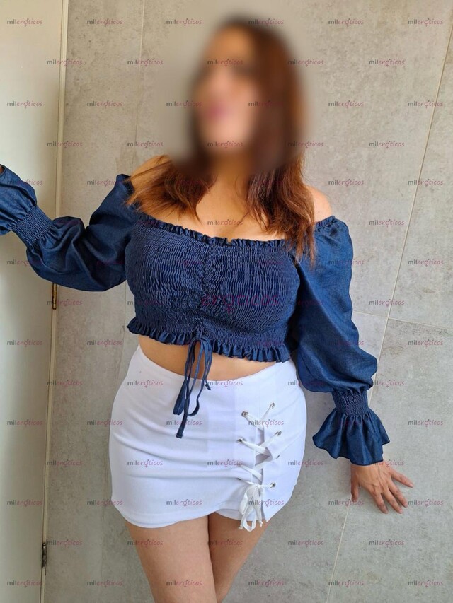 FOTOS DE MELANIE JOVEN DIVERTIDA CUERPO BONITO NATURAL