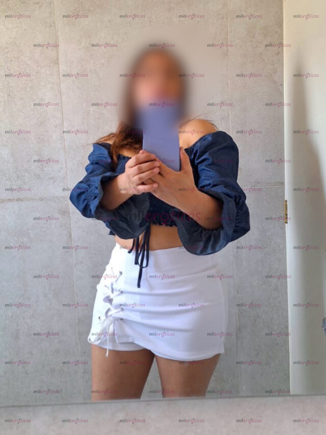 FOTOS DE MELANIE JOVEN DIVERTIDA CUERPO BONITO NATURAL