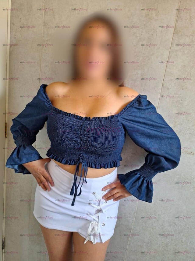 FOTOS DE MELANIE JOVEN DIVERTIDA CUERPO BONITO NATURAL