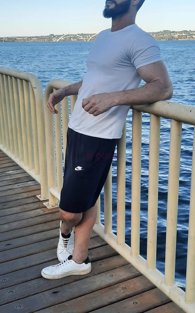 Ola eu me chamo gabriel costa tenho 36 anos olhos e cabelos castanhos branco 1 78 alt peso 75 kgs bem distribuidos dote 20 cm versatil atv atendo em m...