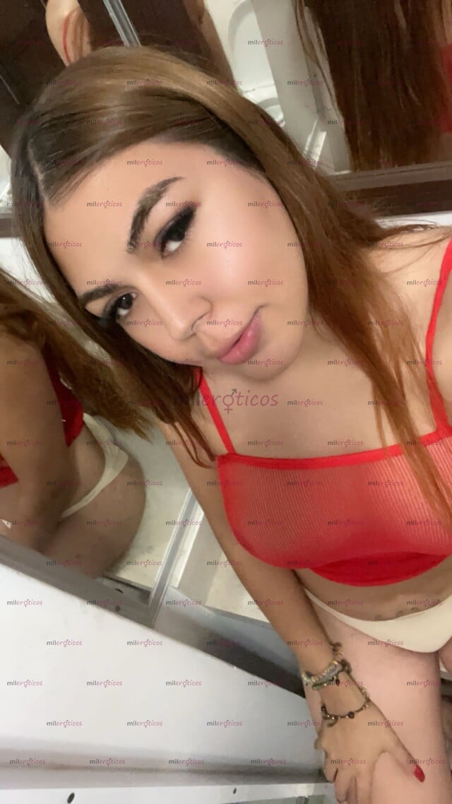 FOTOS DE HERMOSA Y FEMENINA CON UN CARAMELO DELICIOSO Y UNA TETONAS DE INFARTO
