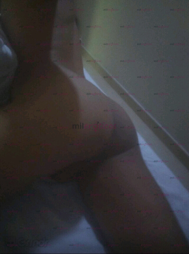 FOTOS DE SOY UN MORENO SEXY , Y MUY COMPLACIENTE EN LA CAMA Y DISPUESTO HACER INOLVIDABLE