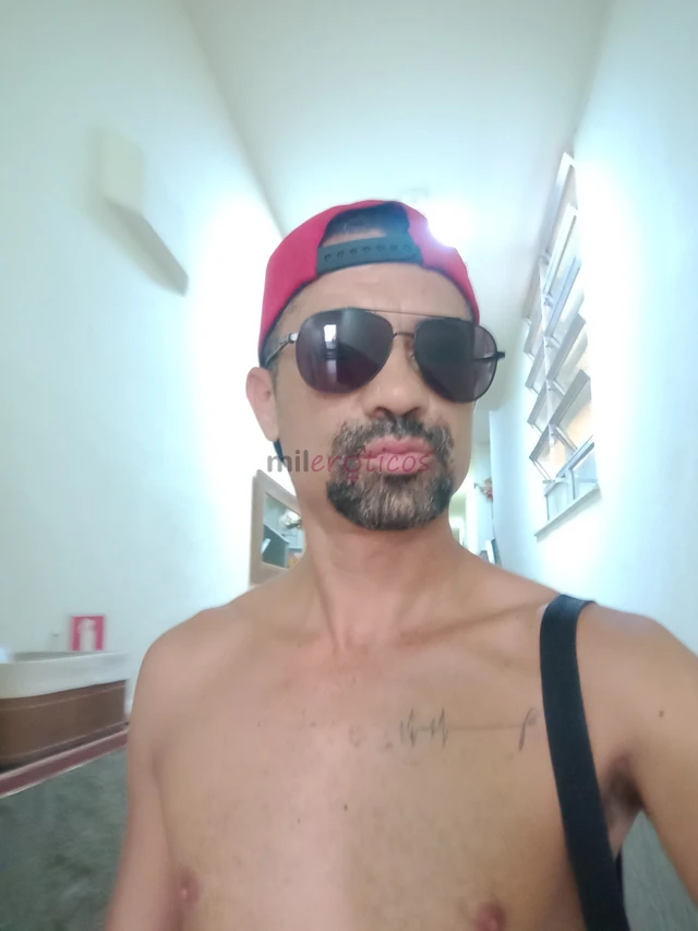 Tenho 43 anos moro em sao paulo bairro do limao disponivel para viagens gato gostoso e dotado total sigilo e discricao higiene e primordial faco tudo...