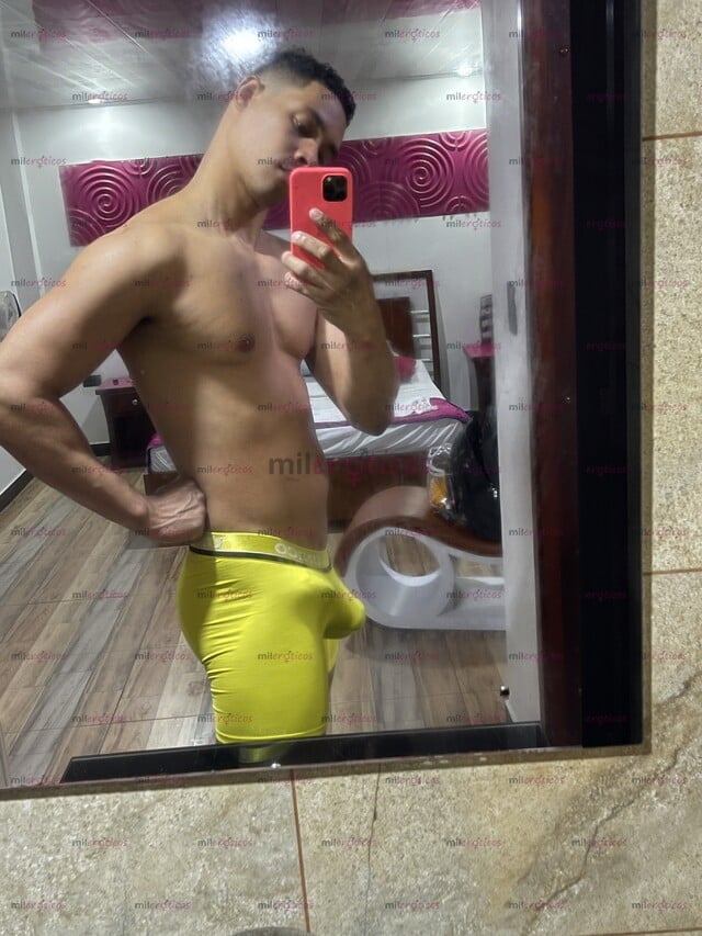 FOTOS DE HOY ES EL DÍA DE CLAVARNOS A SU MUJER ENTRE LOS DOS, VAMOS A DARLE DOBLE PLACE