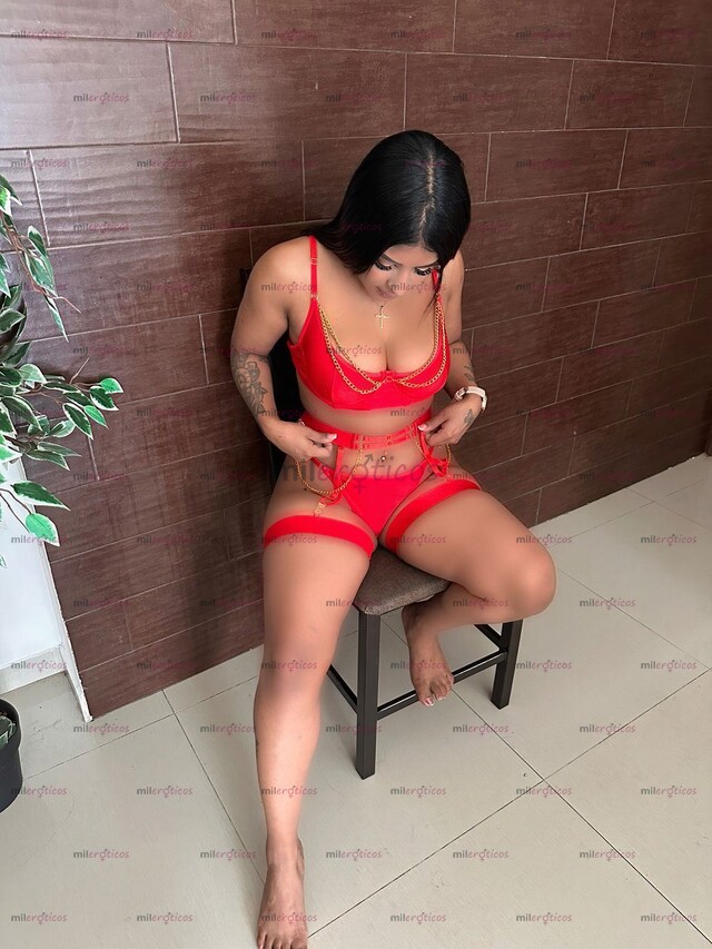 FOTOS DE SENSUAL Y ARDIENTE MORENA DE BUENAS CURVAS RECIÉN LLEGADA A TU CIUDAD