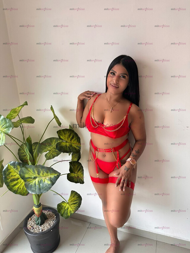 FOTOS DE SENSUAL Y ARDIENTE MORENA DE BUENAS CURVAS RECIÉN LLEGADA A TU CIUDAD