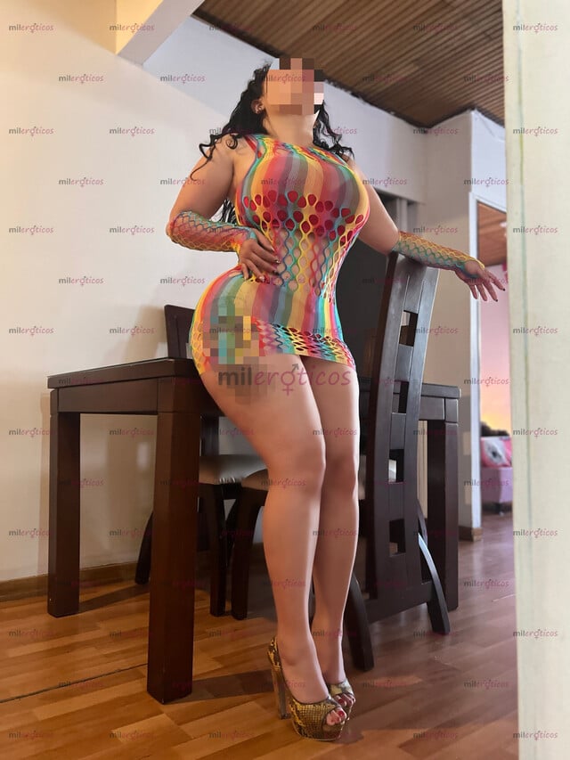 FOTOS DE COSTEÑITA DELICIOSA DE CULO GRANDE Y TETAS GIGANTES PARA UN RICA RUSA