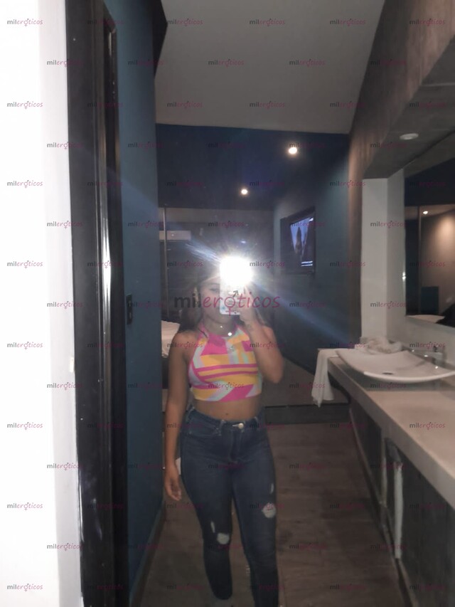 FOTOS DE SOY GIANNA LA BB MAS PEQUEÑA TRAVIESA Y CACHONDA DE PLAYAS