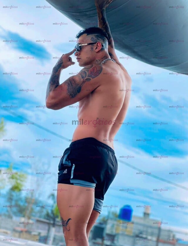 FOTOS DE 1:90 DE ESTATURA CUERPO GROTESCO VERGA DE 20 CM