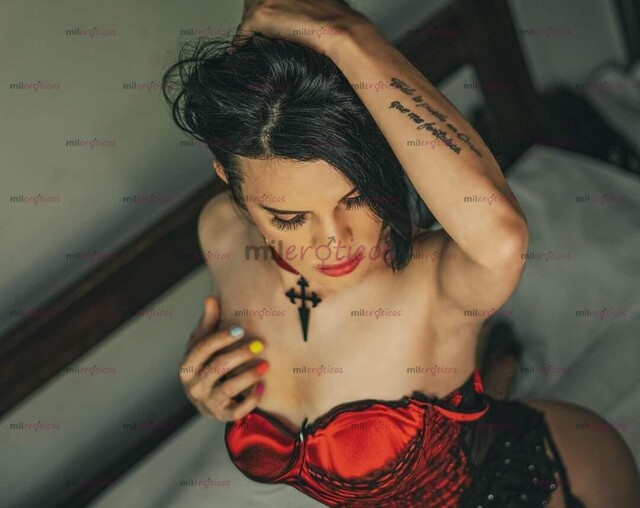 FOTOS DE COLOMBIANA ARRECHANTE ADICTA A MAMAR CULO Y TE LA RECIBO EN LA CARA TU ESCLAVA