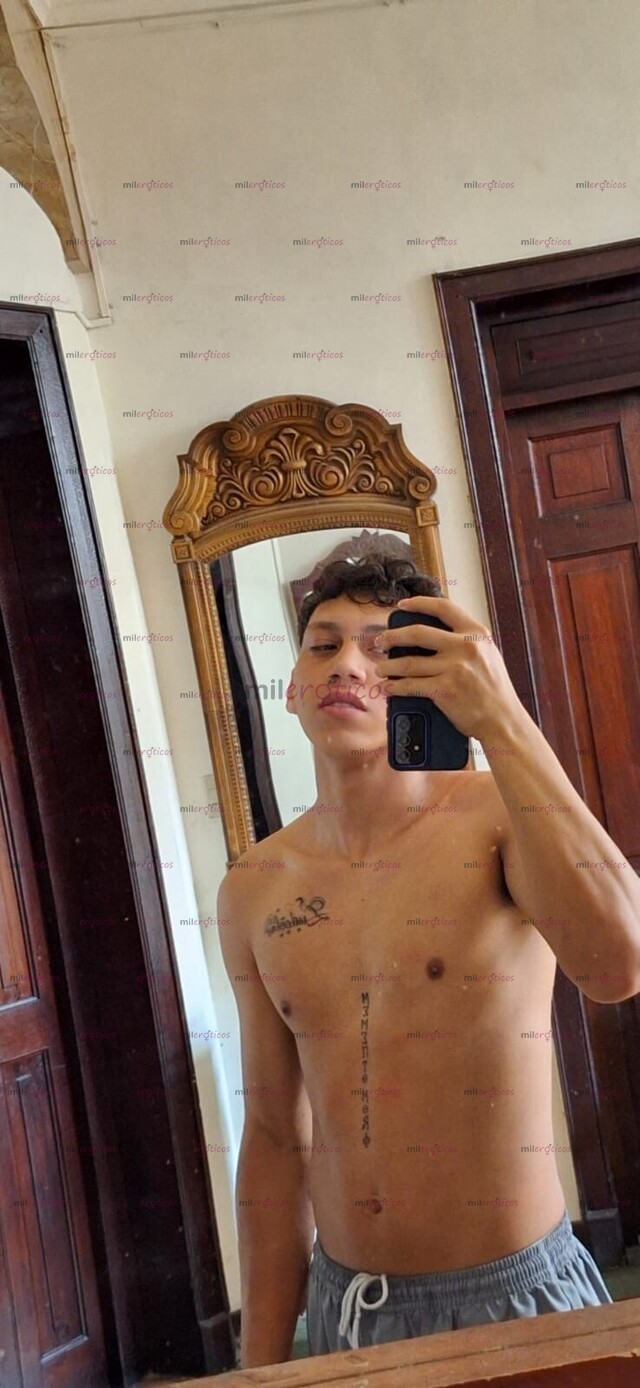 FOTOS DE JOVEN 20 AÑOS CON BUENA VERGA PARA COMPLACERTE