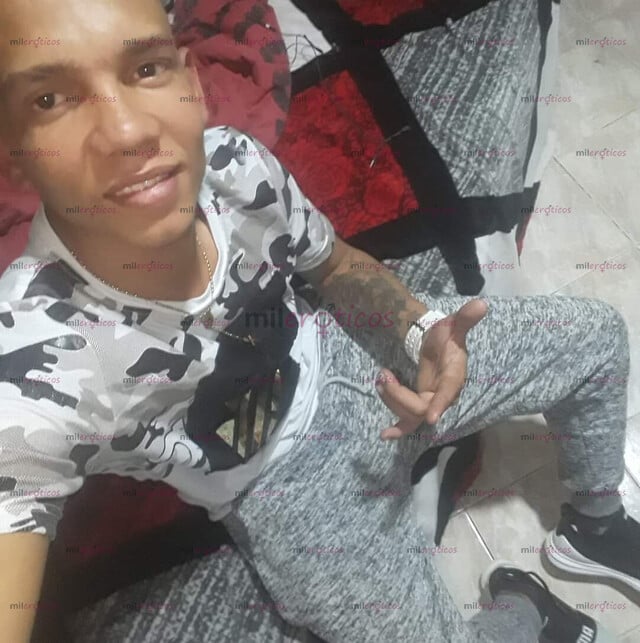 FOTOS DE SABROSO VALLENATO BIEN DOTADO CON GANAS DE MUCHO SEXO RICO VEN Y DISFRUTA