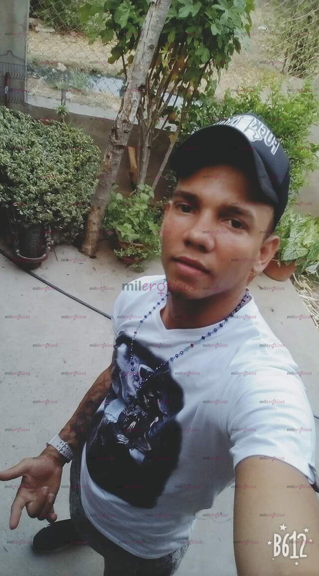 FOTOS DE SABROSO VALLENATO BIEN DOTADO CON GANAS DE MUCHO SEXO RICO VEN Y DISFRUTA