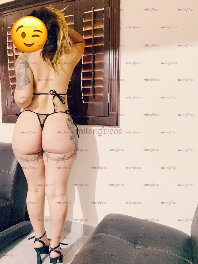 FOTOS DE JOVEN DE CARA BONITA,PIEL BLANCA Y DE UÑAS CADERAS Y POMPIS GENIALES