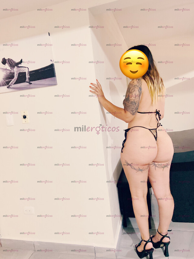 FOTOS DE JOVEN DE CARA BONITA,PIEL BLANCA Y DE UÑAS CADERAS Y POMPIS GENIALES
