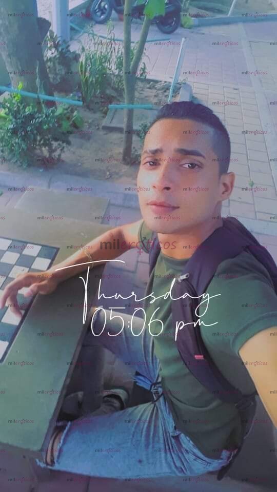 FOTOS DE FLACO UNIVERSITARIO ADICTO AL SEXO , 100% ARRECHO MAMADOR DE CULOS