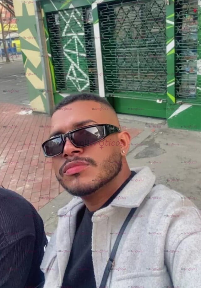 FOTOS DE MORENO ALTO GANOSO DE CULO LLEGO PARA COMPLACERTE EN TODO SIN AFANES SOLVENTES