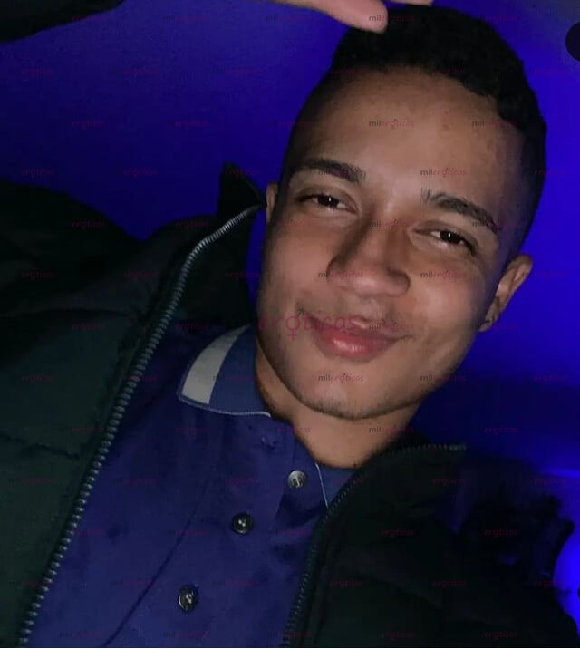 FOTOS DE SOY UN JOVEN POLLO MUY MORBOSO Y FETICHISTA ,ME GUSTA COMPLACER