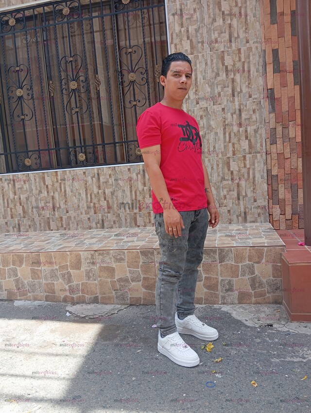 FOTOS DE TRIGUEÑITO LISTO PARA COMPLACER TUS DESEOS Y QUE TE SIENTAS SUPER BIEN