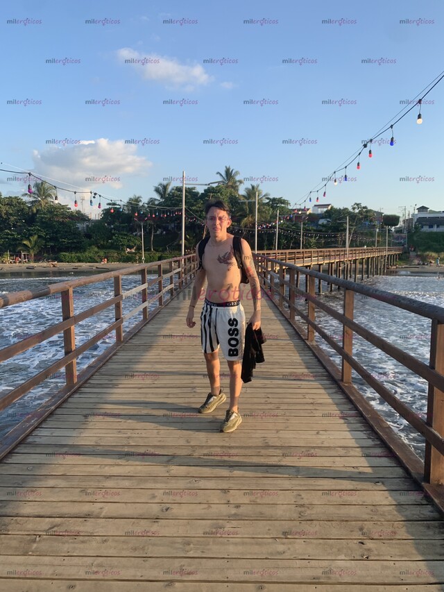 FOTOS DE JOVEN DELGADO, NUEVO EN LA CIUDAD DISPONIBLE 24 7