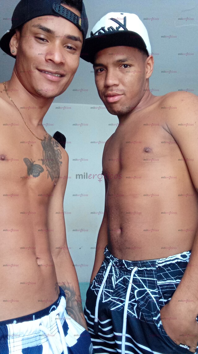 FOTOS DE SOMOS DOS JÓVENES VERGONES DISPUESTOS A DARTE MUCHO CARIÑOS Y PLACER
