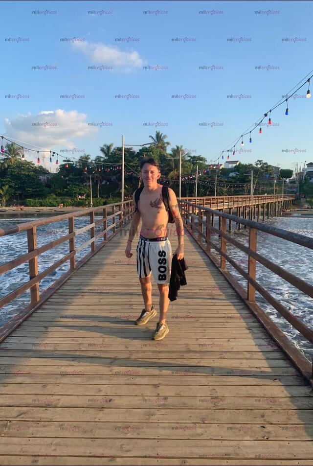 FOTOS DE JOVEN DELGADO, DOTADO NUEVO EN LA CIUDAD
