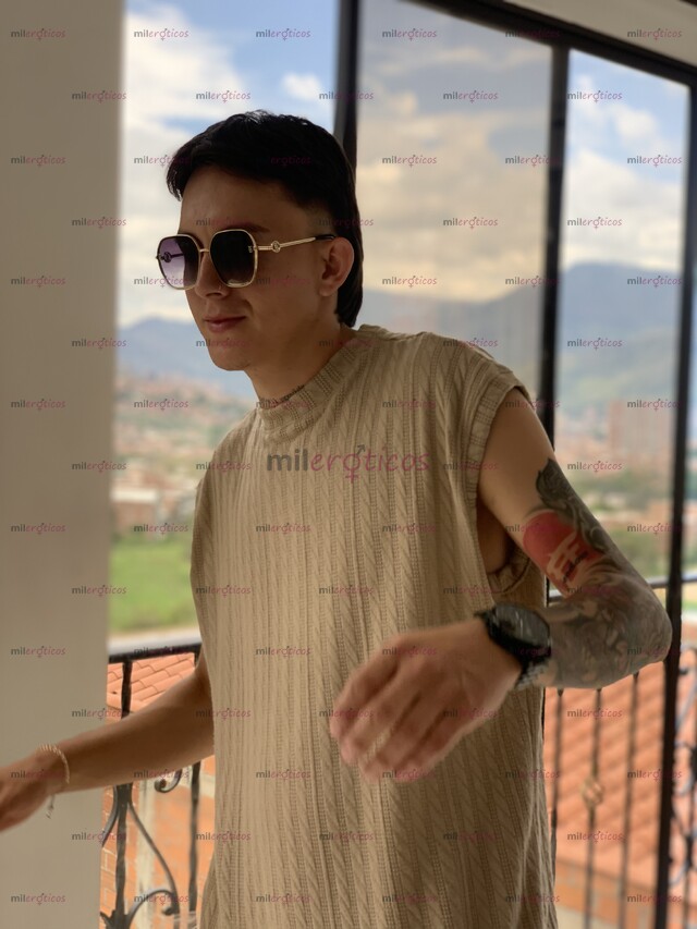 FOTOS DE JOVEN DELGADO, DOTADO NUEVO EN LA CIUDAD