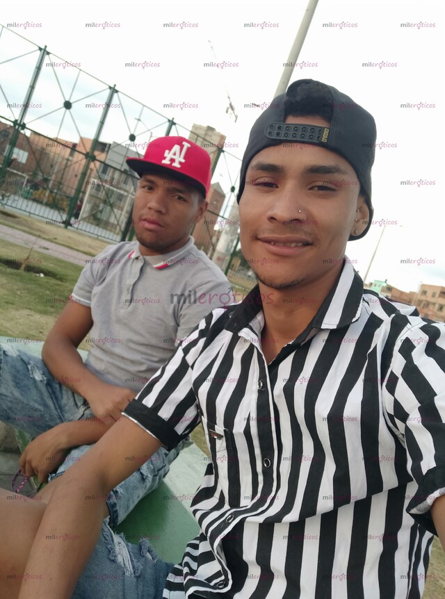 FOTOS DE SOMOS DOS JÓVENES DESCOMPLICADO Y MUY COMPLACIENTE