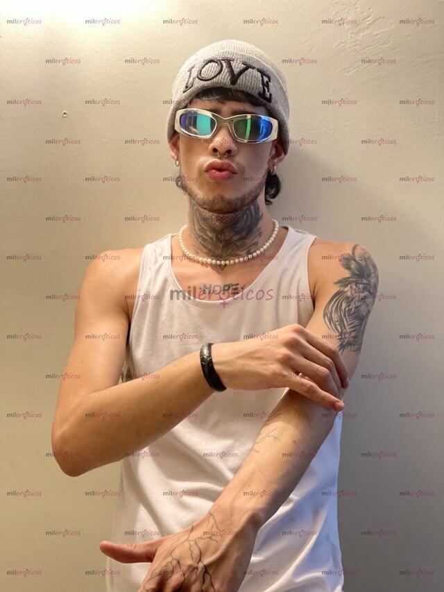 FOTOS DE 22 AÑOS, ALTO, TATUADO, VELLUDO, VERGON Y COMPLACIENTE