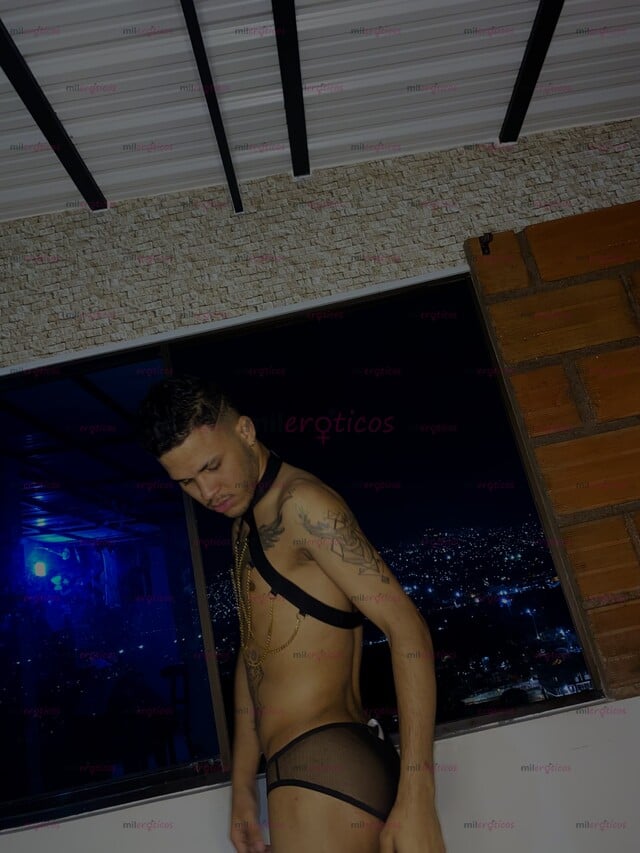 FOTOS DE KEVIN MEN VERSATIL DISPUESTO A COMPLACERTE BIEN FETICHISTA, VARONIL