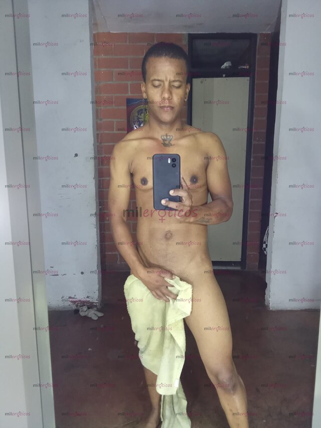 FOTOS DE HOMBRE TRANSGÉNERO CON VAGINA NATURAL Y JUGOSA DE 3CM
