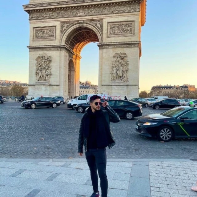 Ola sou romildo velaz acompanhante pra pessoas de bom gosto e queira algo bem discreto realizo suas fantasias mais picantes so entrar em contato se re...