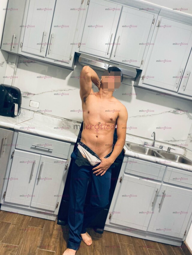 FOTOS DE JOVEN ATRACTIVO CON BUEN PAQUETE Y RICO CUERPO