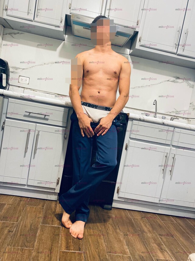 FOTOS DE JOVEN ATRACTIVO CON BUEN PAQUETE Y RICO CUERPO