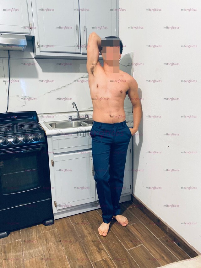 FOTOS DE JOVEN ATRACTIVO CON BUEN PAQUETE Y RICO CUERPO