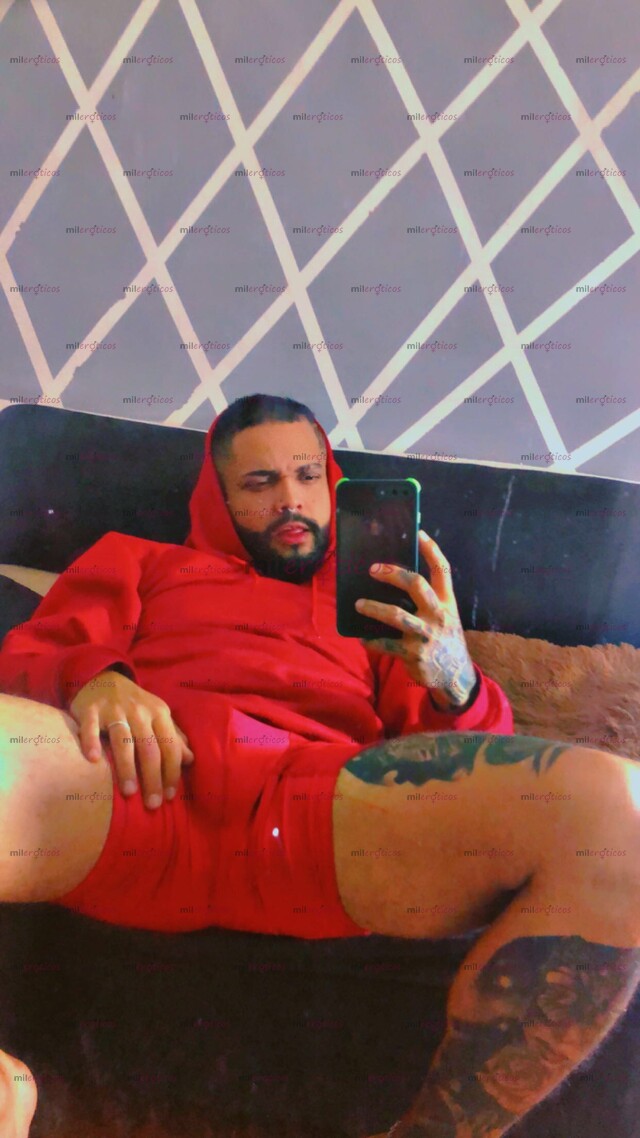 FOTOS DE BARBERO. MORBOSO CORTE DE CABELLO CON MORBO