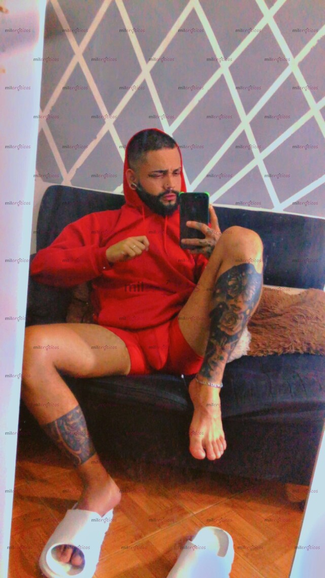 FOTOS DE BARBERO. MORBOSO CORTE DE CABELLO CON MORBO