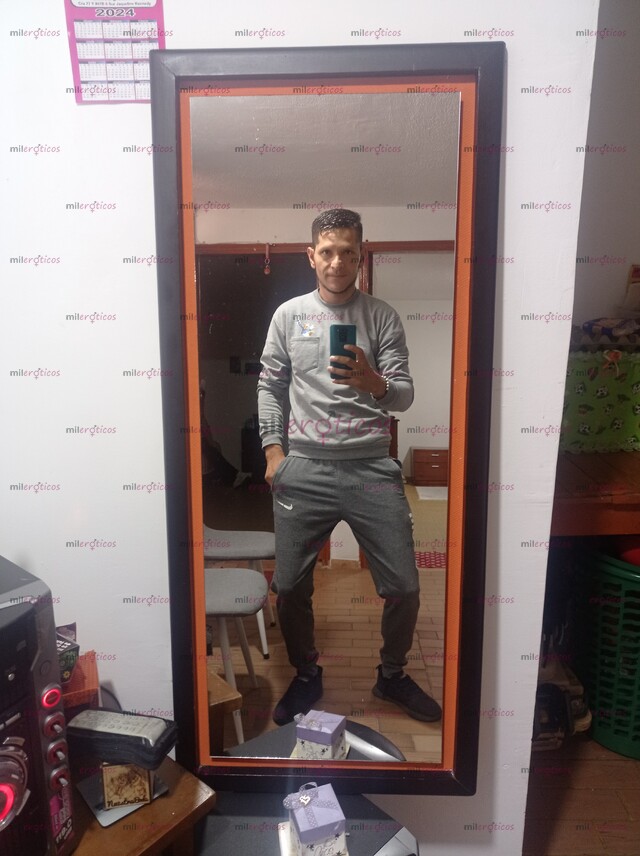 FOTOS DE CHICO ALTO GUAPO Y BIEN DOTADO PARA TI DISPUESTO A COMPLACER TODAS TUS FANTASIAS