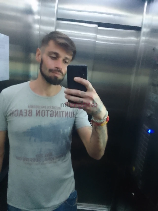 Pdazer meu nome e lucas luz xxlsou um paulistano tranquilo as vezes meio timido mas sempre safado e louco por uma putaria rs nao sou muito bom em fala...