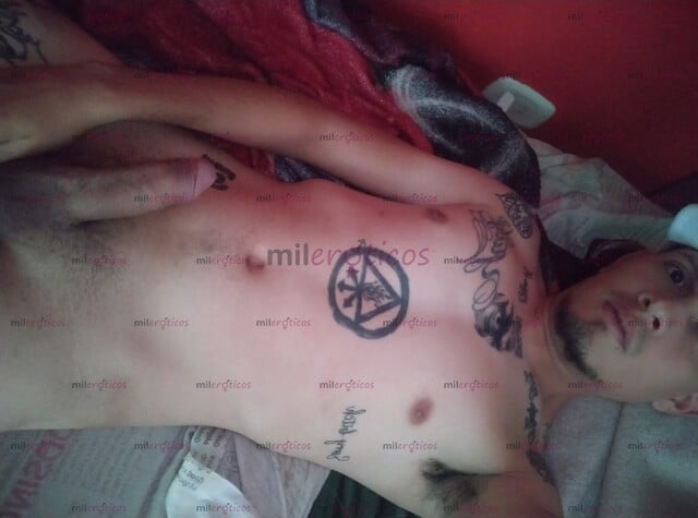 FOTOS DE JOVEN ATRACTIVO TATUADO GRAN POTENCIAL DISPUESTO A COMPLACER TODAS TUS FANTASIAS