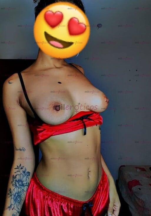 FOTOS DE JOVENCITA DESCOMPLICADA CON GANAS DE JUGAR CON TU VERGA HACIENDO COSQUILLITAS