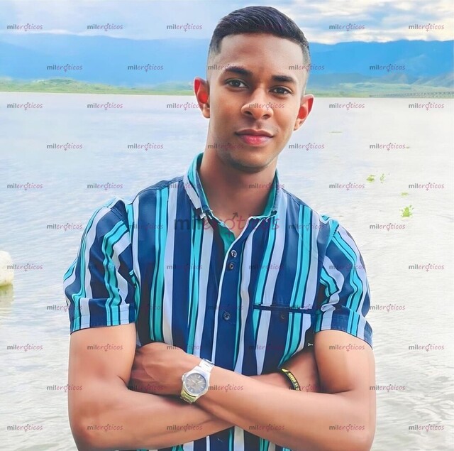 FOTOS DE MACHO LATINO VERGON, VERSÁTIL RESERVADO Y COMPLACIENTE POCOS LÍMITES