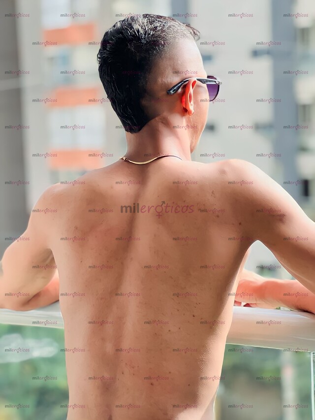 FOTOS DE MACHO LATINO VERGON, VERSÁTIL RESERVADO Y COMPLACIENTE POCOS LÍMITES