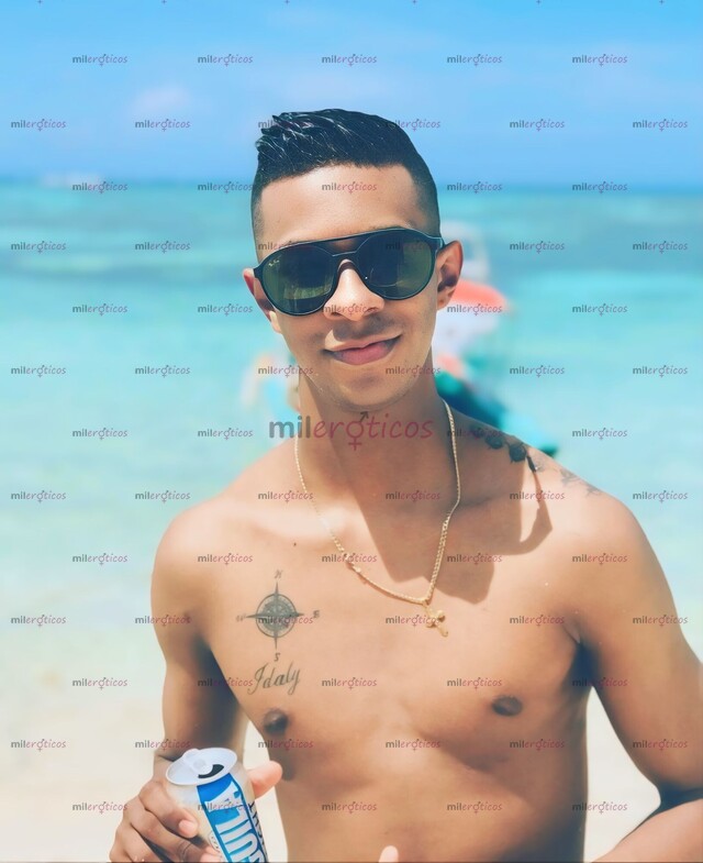 FOTOS DE MACHO LATINO VERGON, VERSÁTIL RESERVADO Y COMPLACIENTE POCOS LÍMITES