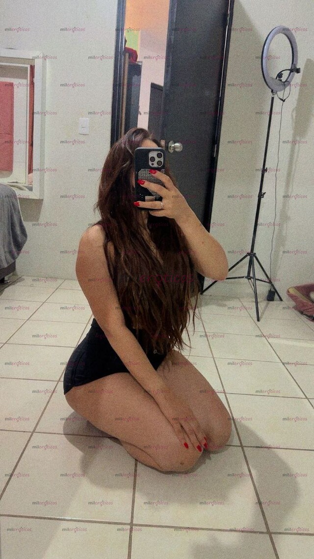 FOTOS DE VANESA SOY MORENITA, PIERNAS PRECIOSAS, NALGONCITA Y MUY COMPLACIENTE
