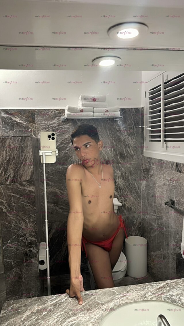 FOTOS DE CHICO DELGADO NALGÓN DISCRETO Y COMPLACIENTE 21 AÑOS Y HOY