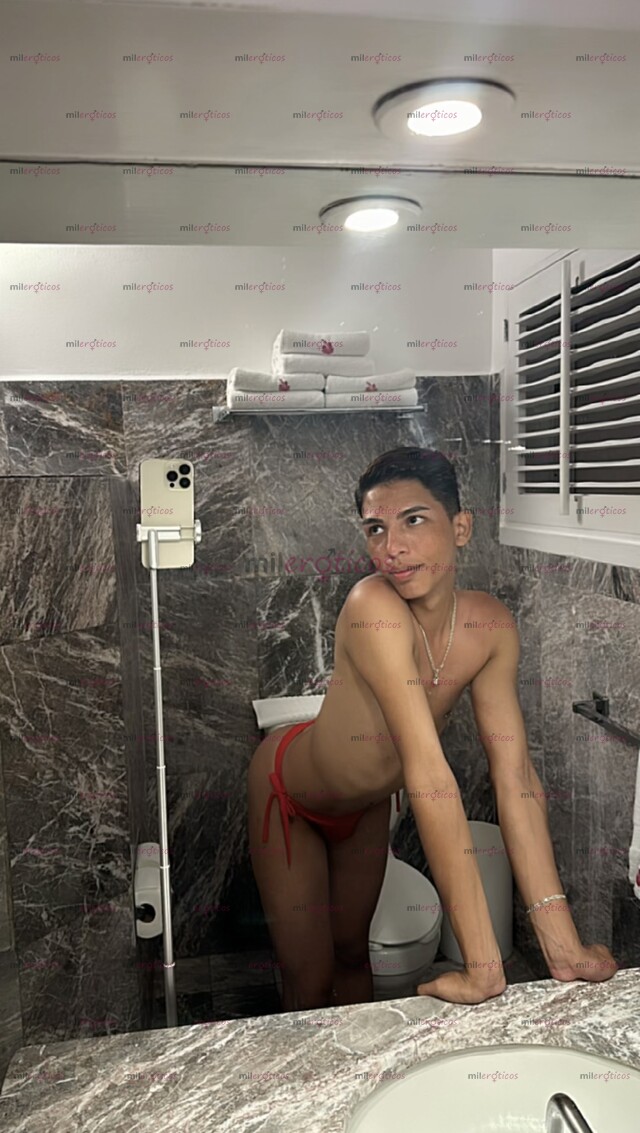 FOTOS DE CHICO DELGADO NALGÓN DISCRETO Y COMPLACIENTE 21 AÑOS Y HOY